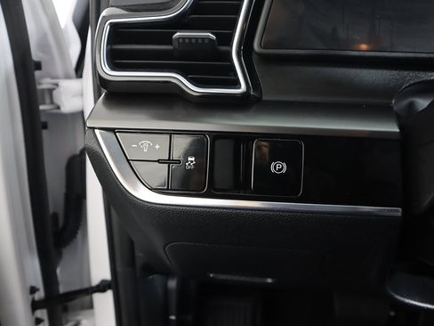 Used 2024 Kia Sportage EX image 37