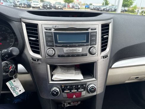 Used 2014 Subaru Outback 2.5i AWD/4WD image 6