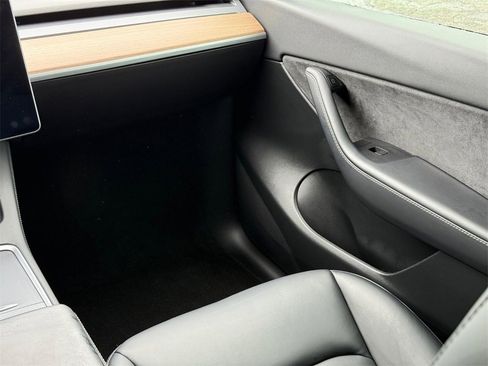 Used 2021 Tesla Model Y Performance image 12