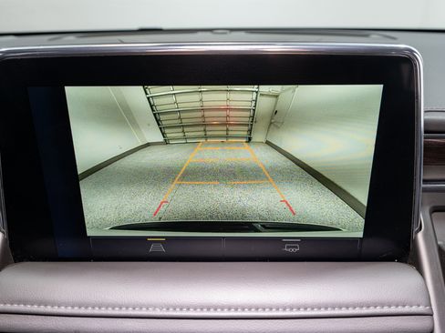 Used 2024 Chevrolet Suburban LT image 18