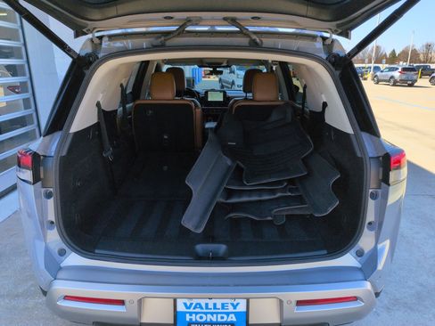 Used 2024 Nissan Pathfinder Platinum image 29