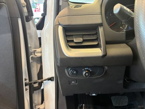Used 2024 GMC Terrain SLE AWD/4WD image 16