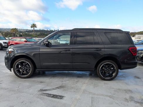 Used 2023 Ford Expedition Limited image 8