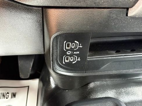 Used 2022 RAM 2500 Tradesman w/ Chrome Appearance Group AWD/4WD image 18