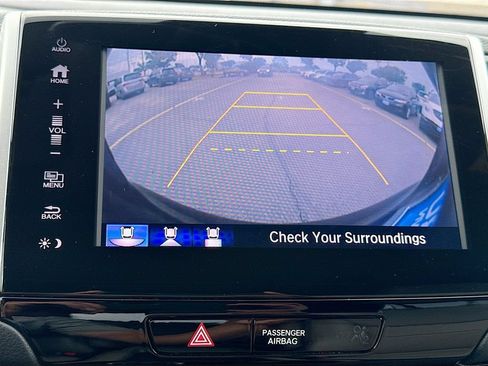 Used 2017 Honda Pilot Touring image 16