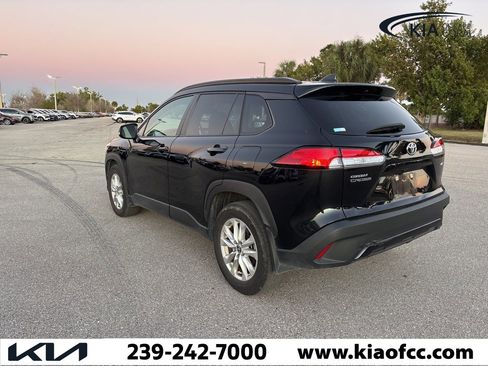 Used 2024 Toyota Corolla Cross LE image 4