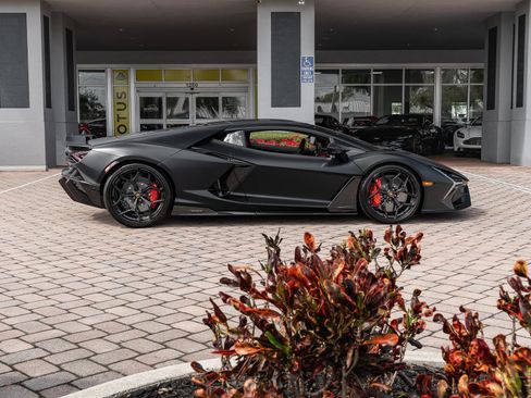 Used 2024 Lamborghini Revuelto AWD/4WD image 41