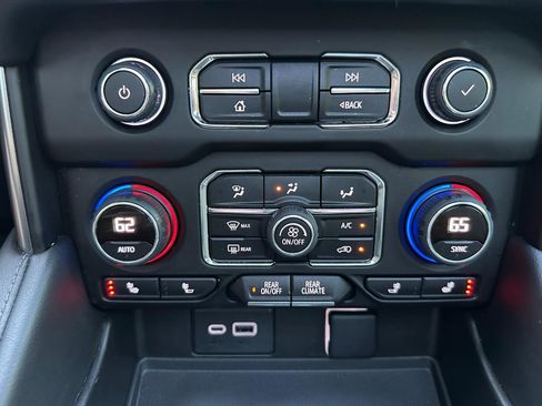 Used 2022 Chevrolet Suburban Z71 w/ Luxury Package AWD/4WD image 52