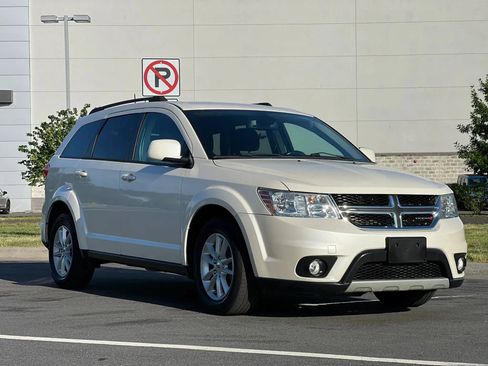 Used 2019 Dodge Journey SE w/ Premium Group FWD image 7