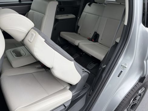 Used 2024 Hyundai Santa Fe SEL FWD image 17