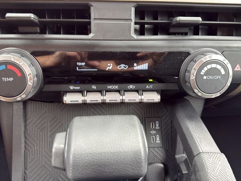 Used 2024 Toyota Tacoma SR AWD/4WD image 30