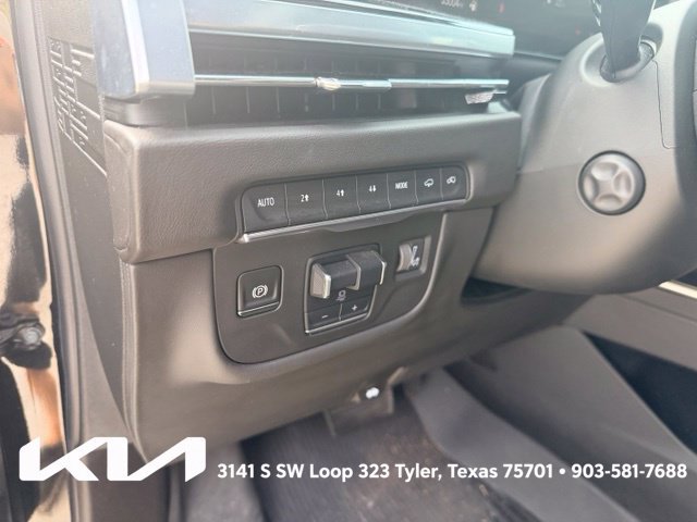 Used 2025 Cadillac Escalade ESV Sport w/ Touring Package AWD/4WD image 17
