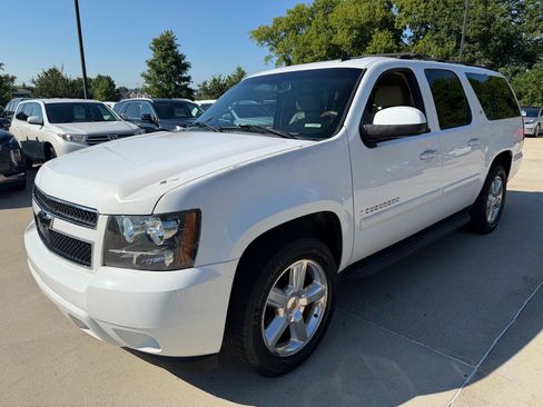 Used 2007 Chevrolet Suburban LTZ w/ LTZ Preferred Equipment Group RWD image 3