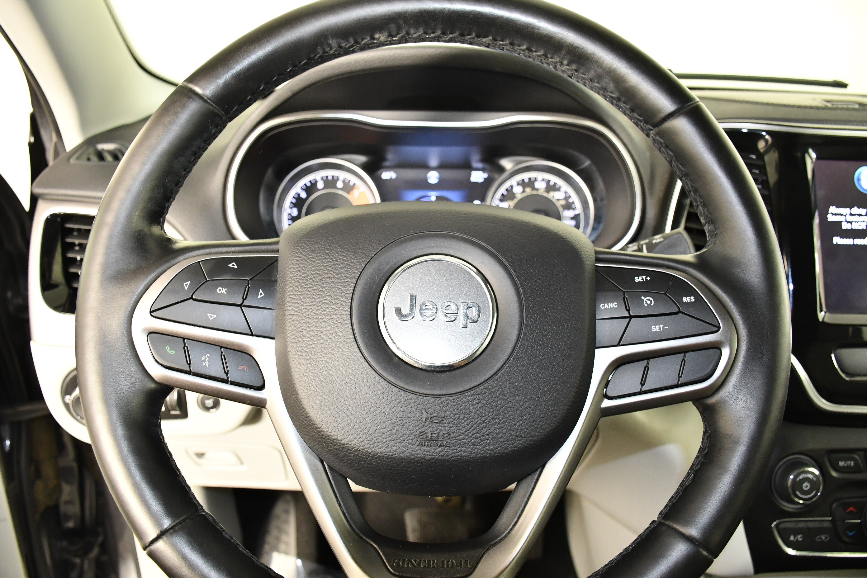 Used 2020 Jeep Cherokee Limited AWD/4WD image 19