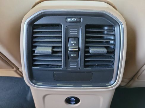 Certified 2021 Porsche Macan AWD/4WD image 18