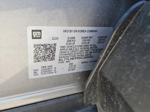 Used 2025 Chevrolet Trax LT FWD image 23