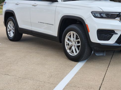 Used 2024 Jeep Grand Cherokee Laredo X w/ Luxury Tech Group I AWD/4WD image 11
