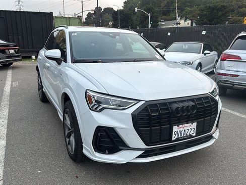 Used 2025 Audi Q3 2.0T Premium w/ Convenience Package image 4
