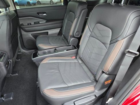 New 2025 Nissan Pathfinder Platinum image 22