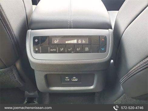 New 2025 Nissan Pathfinder SL image 15