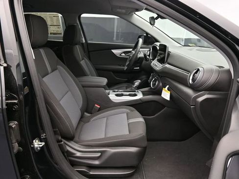 New 2025 Chevrolet Blazer LT w/ Midnight/Sport Edition FWD image 43