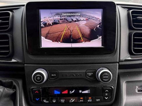 Used 2024 RAM ProMaster 2500 w/ Convenience Group FWD image 11