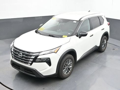 Used 2024 Nissan Rogue S FWD image 37