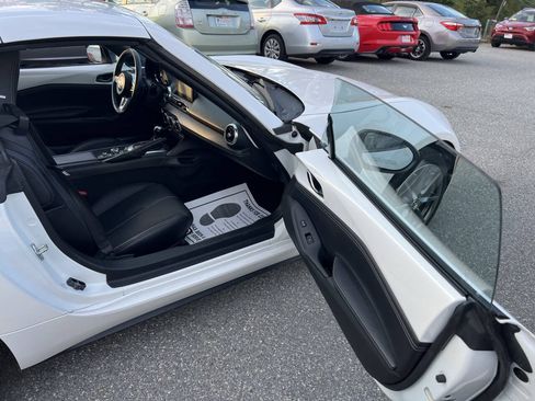 Used 2020 MAZDA MX-5 Miata RF Grand Touring RWD image 9