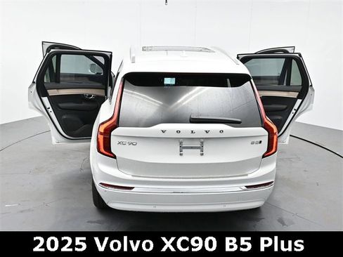 Used 2025 Volvo XC90 B5 Plus w/ Protection Package Premier image 47