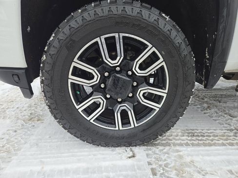 Used 2020 GMC Sierra 2500 AT4 w/ AT4 Premium Package image 10