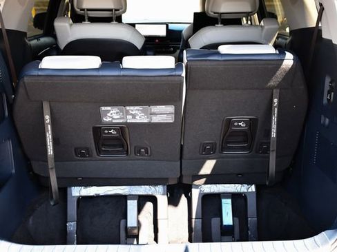 Used 2025 Kia Carnival SX Prestige FWD image 23