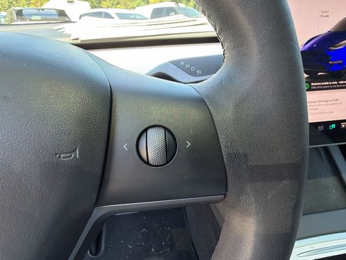Used 2023 Tesla Model Y Long Range AWD/4WD image 29