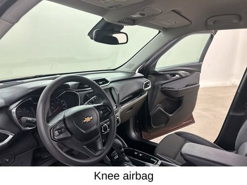 Certified 2022 Chevrolet TrailBlazer LT w/ Convenience Package FWD image 31