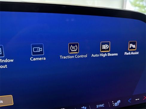 Certified 2025 Chevrolet Traverse LT image 31