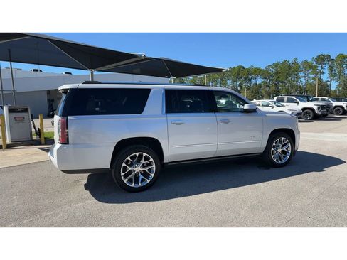 Used 2020 GMC Yukon XL Denali w/ Denali Premium Package AWD/4WD image 9