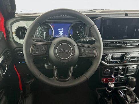 Used 2025 Jeep Wrangler Willys image 17