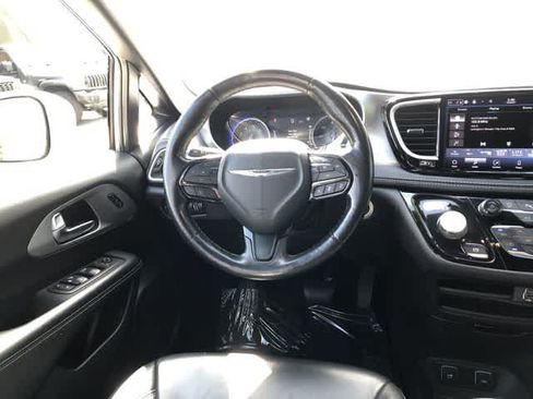 Used 2021 Chrysler Pacifica Touring-L w/ S Appearance Package AWD/4WD image 10