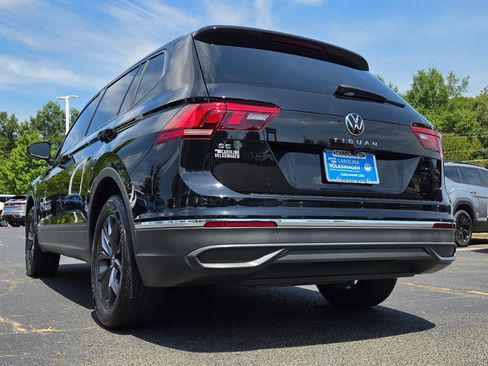 Certified 2023 Volkswagen Tiguan SE w/ Panoramic Sunroof Package FWD image 17
