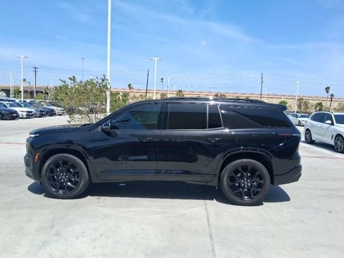 Used 2025 Chevrolet Traverse RS w/ LPO, Floor Liner Package FWD image 3