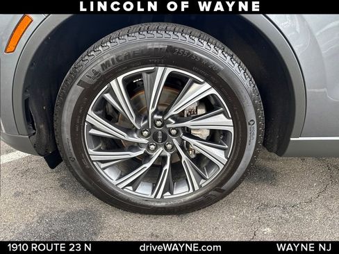 Used 2025 Lincoln Aviator AWD image 27