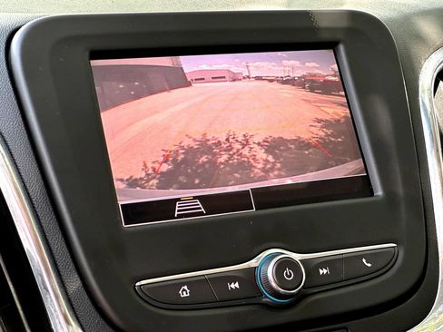 Used 2023 Chevrolet Equinox LT FWD image 23