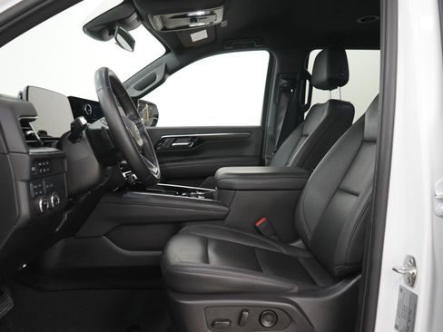 Used 2025 Chevrolet Tahoe LT AWD/4WD image 25