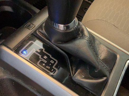 Used 2019 Toyota Tacoma SR5 AWD/4WD image 16