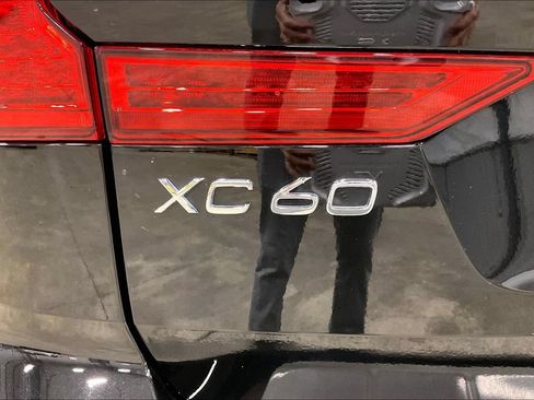 Used 2024 Volvo XC60 T8 Plus w/ Protection Package Premier AWD/4WD image 24