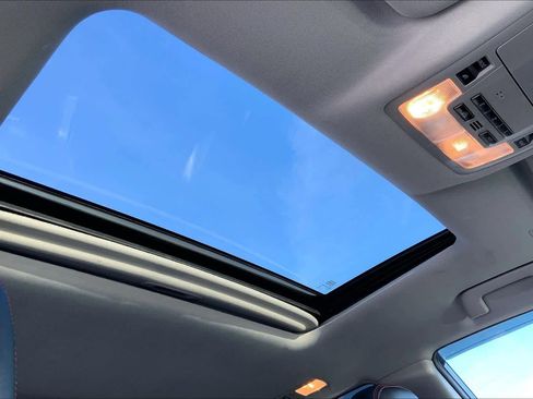 Used 2019 Toyota Highlander SE image 14