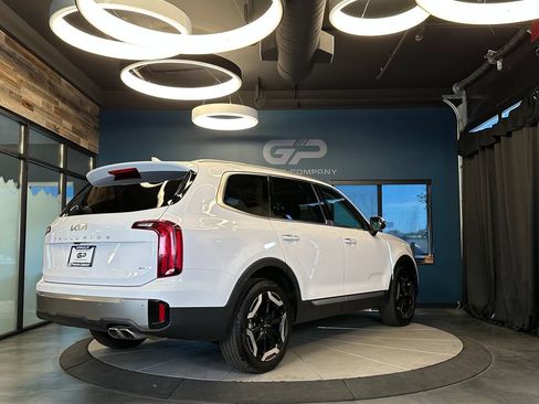 Used 2025 Kia Telluride S AWD/4WD image 3