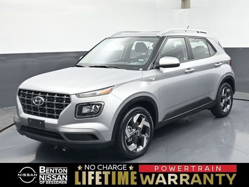 Used 2025 Hyundai Venue SEL FWD image 1