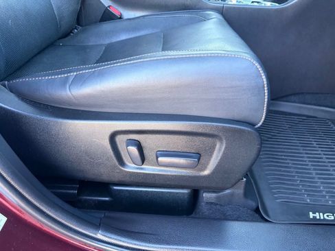 Used 2019 Toyota Highlander Limited Platinum AWD/4WD image 29