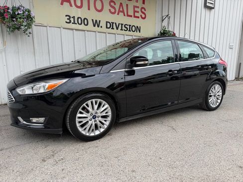 Used 2017 Ford Focus Titanium w/ Titanium Technology Package FWD image 8