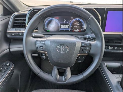 Used 2023 Toyota Crown AWD/4WD image 13